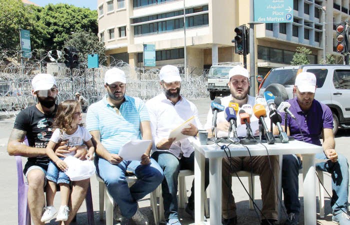 حملة بدنا نحاسب خلال مؤتمرهم الصحافي امس في ساحة رياض الصلح بحضور مصاب في عينه خلال المظاهرات الاخيرة محمود الطويل 