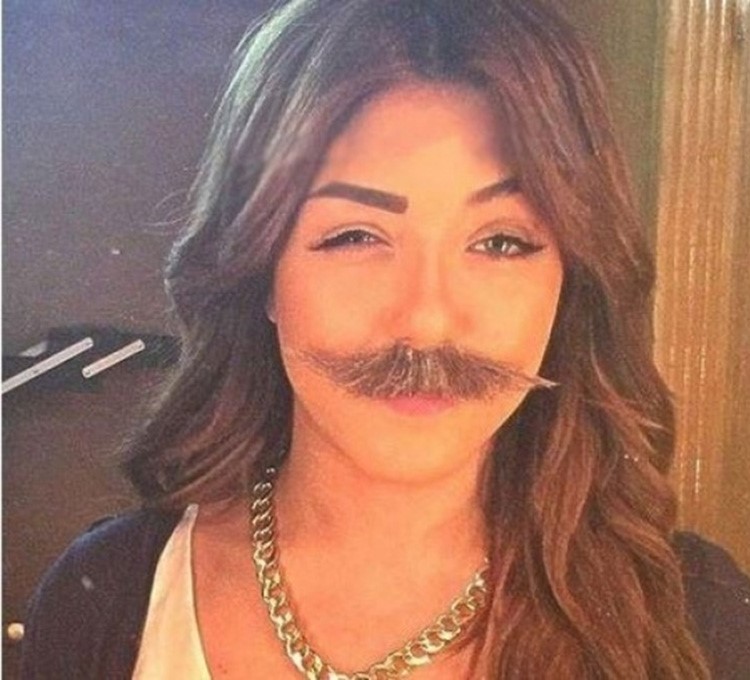 صورة: الجمهور ينتقد شاربي سارة سلامة
