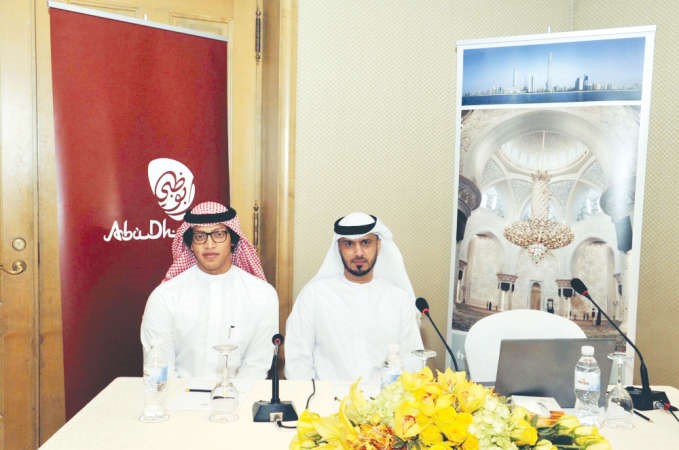 سلطان المنصوري وصفوان مخضري خلال المؤتمر الصحافي