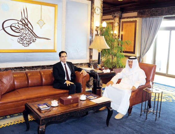 سمو رئيس الوزراء الشيخ جابر المبارك مستقبلا السفير التونسي﻿