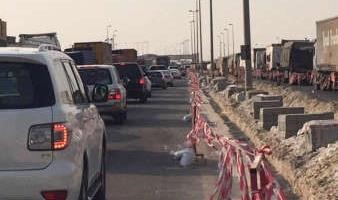 الشاحنات ومركبات المسافرين في منفذ النويصيب اختلط الحابل بالنابل ﻿