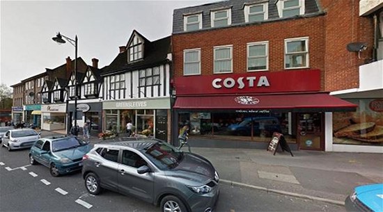 لندن: طرد مدربة من مقهى للباسها "غير المحتشم"