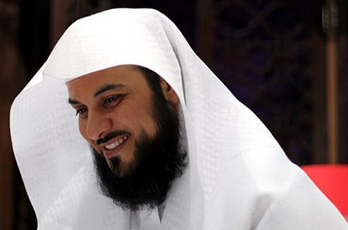"العريفي" مازحاً: ليس الزوج مصيباً دائماً فقد تكون الزوجة هي "المصيبة"