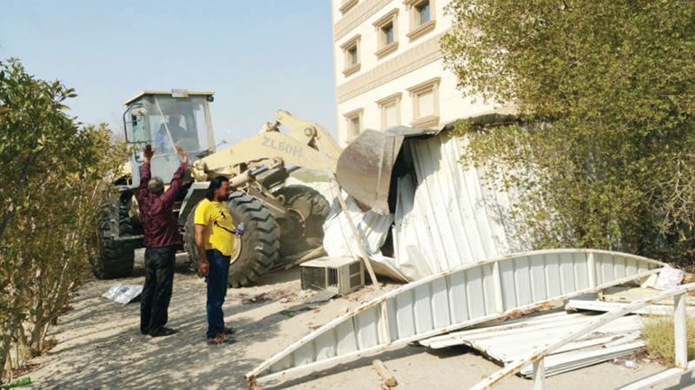 ازالة احدى الديوانيات المخالفة﻿