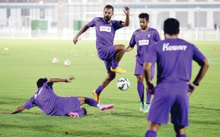 مدرب الأهلي يساند منتخبنا