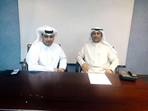 دمبارك العجمي ومغير الشمري اثناء اللقاء التنويري