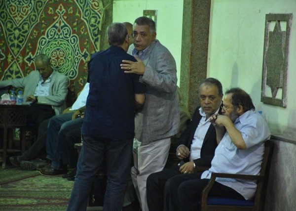 بالصور.. عادل إمام يتغيب عن عزاء هاني مطاوع مخرج مسرحية «شاهد ما شافش حاجة»
