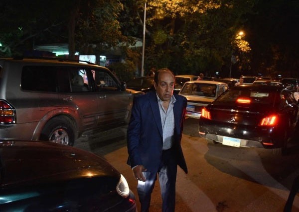 بالصور.. عادل إمام يتغيب عن عزاء هاني مطاوع مخرج مسرحية «شاهد ما شافش حاجة»