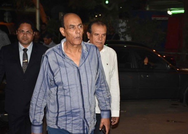 بالصور.. عادل إمام يتغيب عن عزاء هاني مطاوع مخرج مسرحية «شاهد ما شافش حاجة»