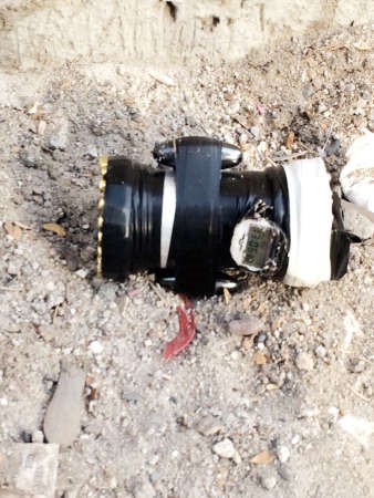 القنبلة الصوتية قبل تفجيرها من قبل رجال المتفجرات﻿