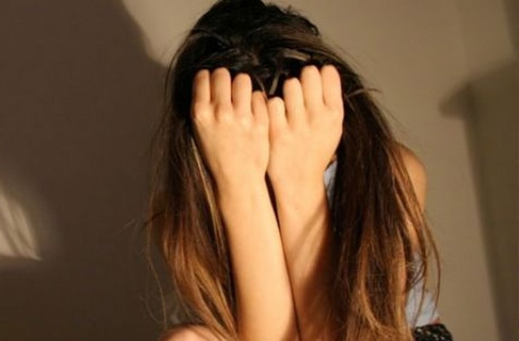 مصري يغتصب ابنة صديقه الطفلة 5 مرات وتحمل منه 