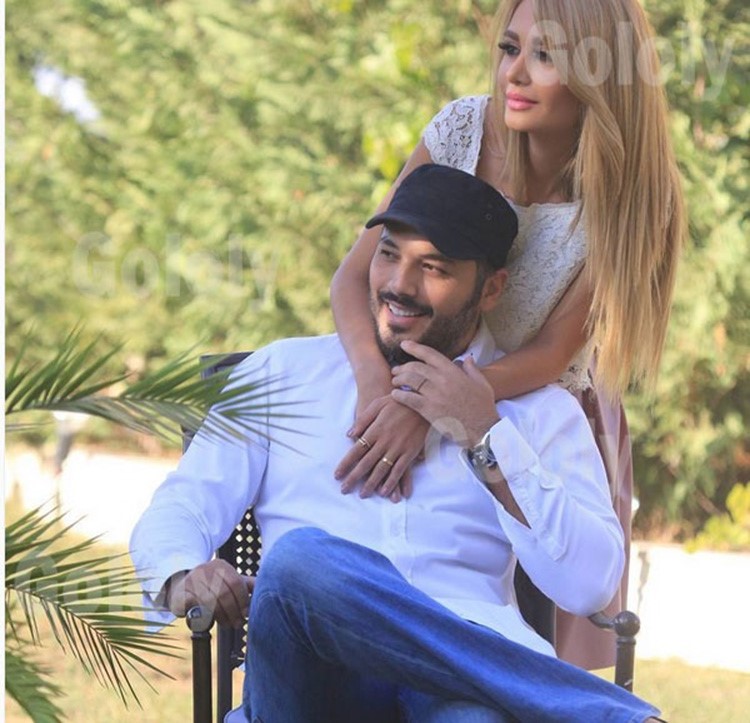 بالصور.. رامي عياش في أجازة رومانسية مع زوجته وسط الطبيعة الساحرة 