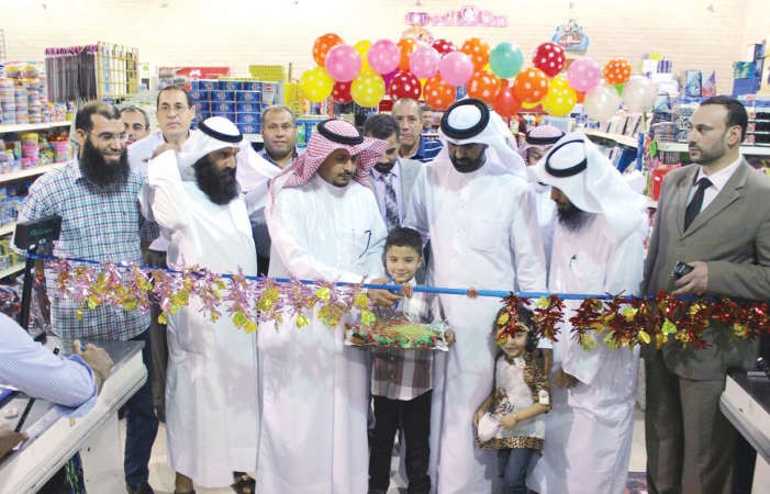 مسعود العنزي وفهد الدوسري وممنصور المري ومحمد الكندري خلال افتتاح المهرجان﻿