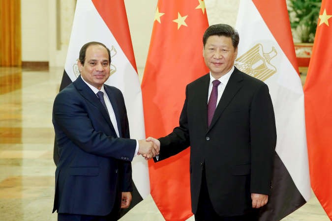 الرئيس الصيني شى جين بينغ مستقبلا الرئيس المصري عبدالفتاح السيسي في القصر الجمهوري رويترز