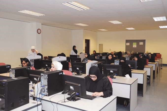  الطلبة خلال الاختبار ﻿