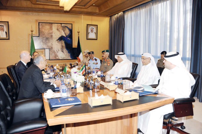الشيخ خالد الجراح خلال لقائه السفير الايطالي فابريزو نيكوليتي