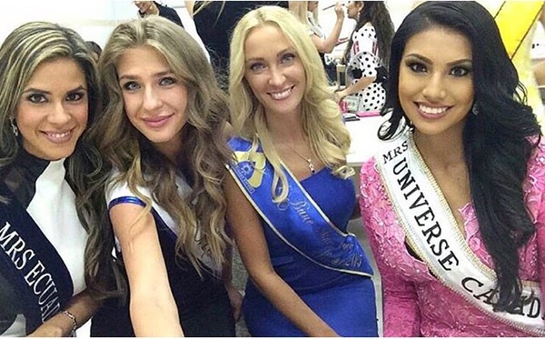 بالصور.. شاهد فرحة فتاة كندية لحظة فوزها بملكة جمال الكون عام 2015