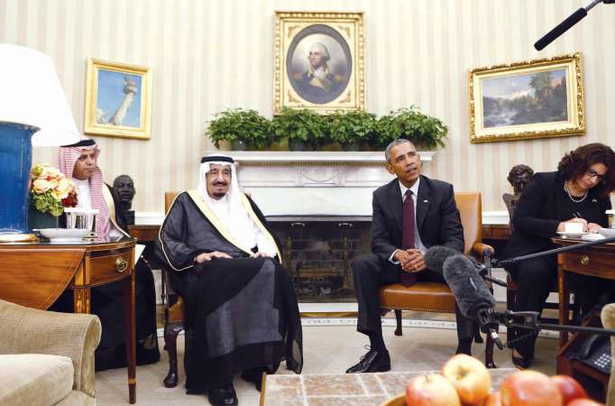 خادم الحرمين الشريفين الملك سلمان بن عبدالعزيز خلال القمة الثنائية مع الرئيس الاميركي باراك اوباما في واشنطن امس افپ