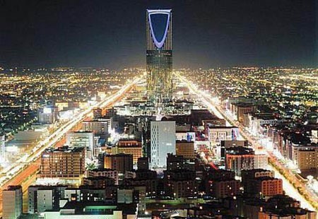 هيئة الامر بالمعروف تمنع "فاشينيستا" خليجية من الالتقاء بمعجبيها في الرياض