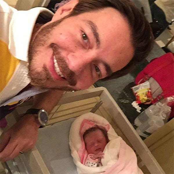 صورة.. أحمد زاهر ينشر أول صورة واضحة لطفلته الرابعة