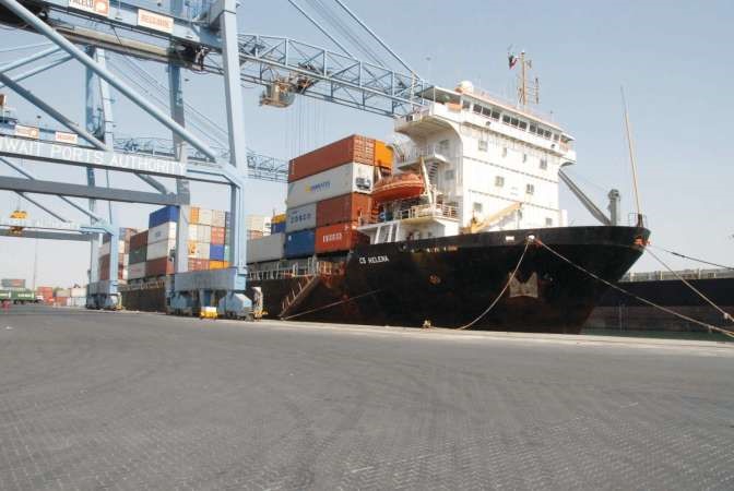 عمليات الافساح في ميناء الشويخ تتم بسرعة قياسية مع اتباع كامل الاجراءات الامنية