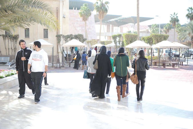 أكثر من 95 ألف طالب وطالبة يتوجهون للدراسة بالجامعة و«التطبيقي» اليوم