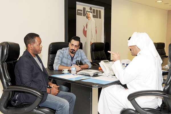 المخرج محمد دحام الشمري مع الزميلين مفرح الشمري وبشار جاسم في ديوانية الانباء هاني الشمري﻿