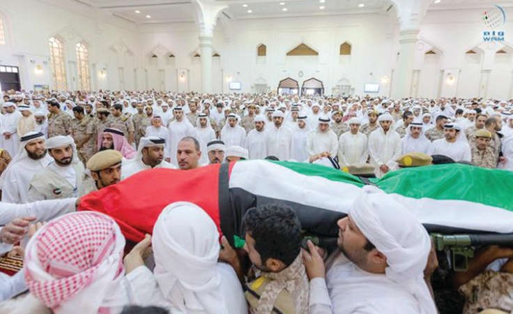 حضور رسمي وشعبي كبير خلال صلاة الجنازة على احد الشهداء الاماراتيين امس وام 