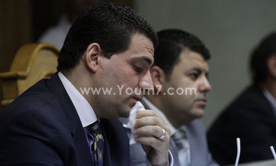 بالفيديو والصور.. والدة صافيناز وشقيقتها تبكيان أثناء محاكمتها في القاهرة