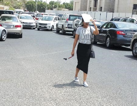 حر ورطوبة وسير على الاقدام ﻿