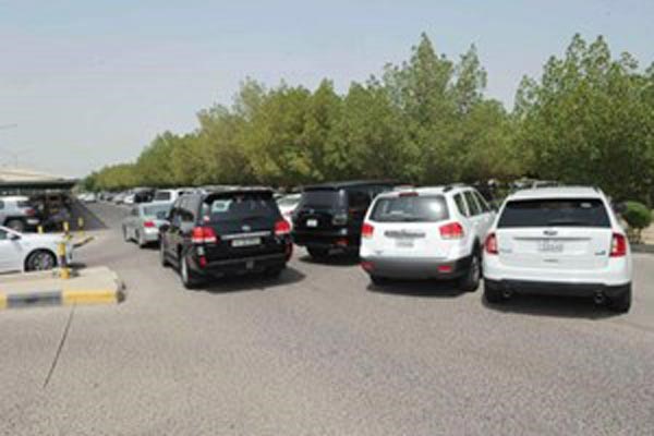 زحام في اول يوم دوام بالتطبيقي ﻿