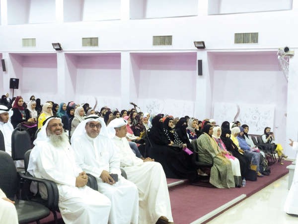 جانب من المشاركين في الدورات التدريبية امس ﻿
