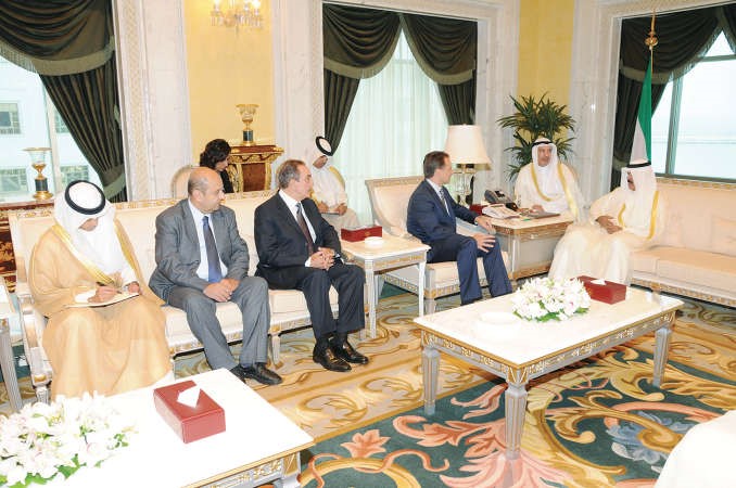 سمو نائب الامير مستقبلا بيير كرينبول والوفد المرافق ﻿