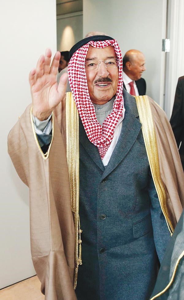 صاحب السمو الامير الشيخ صباح الاحمد لدى مغادرته المملكة المتحدة