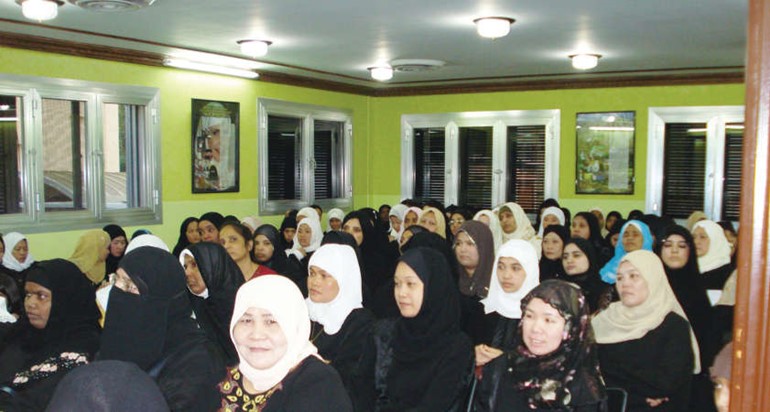 اللجنة تهتم برعاية المسلمات الجدد