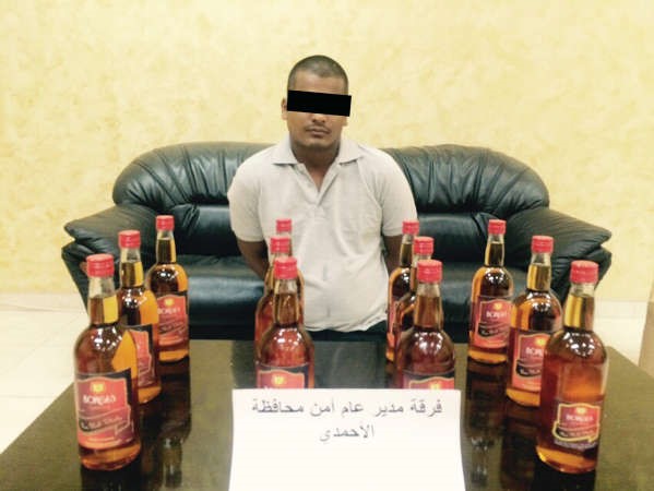 الاسيوي المضبوط في الاحمدي وامامه الخمور