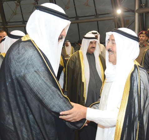صاحب السمو مصافحا الشيخ محمد الخالد﻿