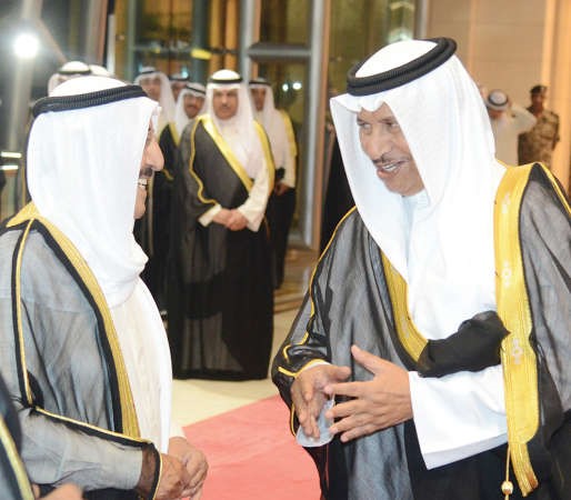 صاحب السمو الامير متحدثا الى سمو رئيس مجلس الوزراء الشيخ جابر المبارك﻿