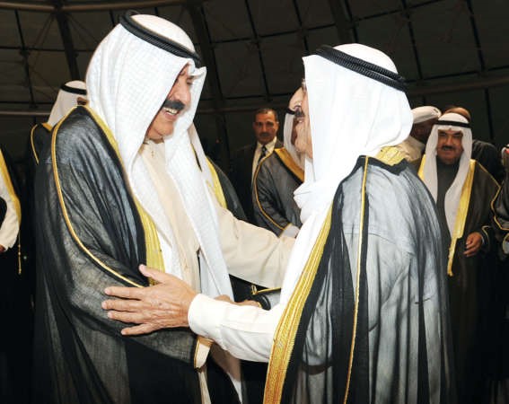 صاحب السمو مصافحا خالد الجارالله﻿