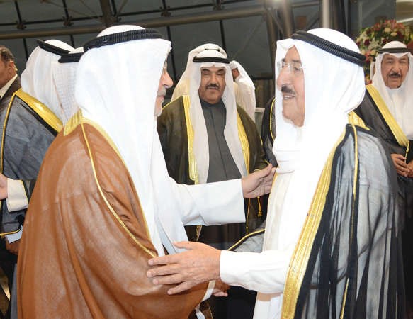 وسموه مصافحا الشيخ علي الجراح﻿