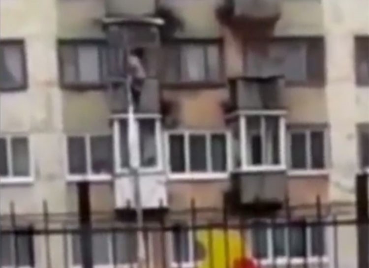  بالفيديو.. شاهد كيف هربت ممثلة شابة من شقة مغتصبها