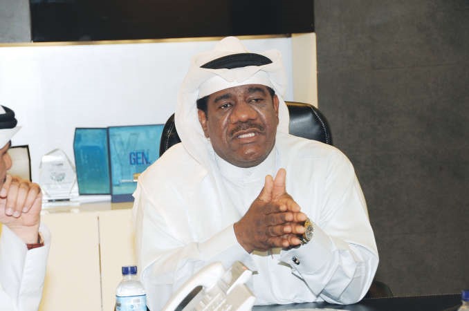 الفنان الاماراتي سعيد سالم في ديوانية الانباء يوسف كريم