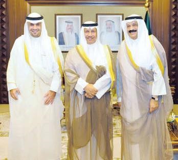سمو رئيس مجلس الوزراء الشيخ جابر المبارك مستقبلا انس الصالح وعبدالعزيز الدخيل