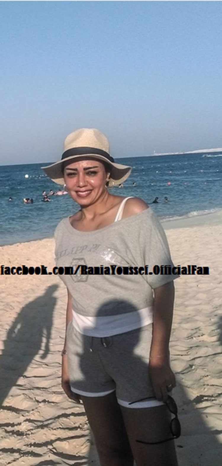 صورة: رانيا يوسف تتألق بـ «الهوت شورت» على الشاطىء 