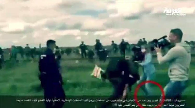 بالفيديو.. قناة مجرية تطرد مصورة عرقلت لاجئا أثناء فراره من الشرطة
