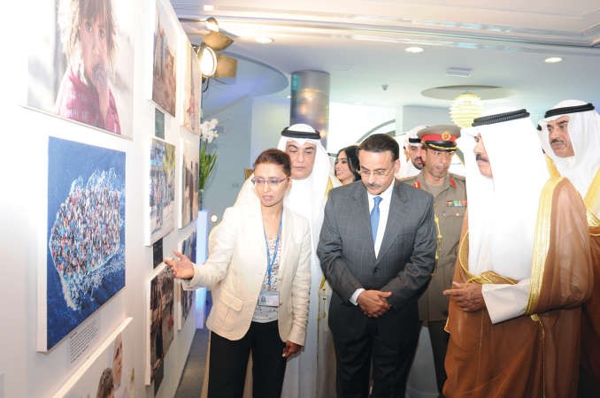 جولة لسمو ولي العهد الشيخ نواف الاحمد داخل معرض الصور﻿