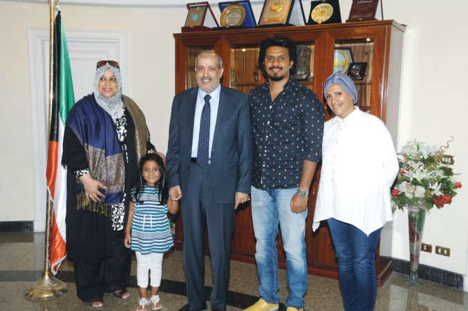 د فريح العنزي والفنانة راحيل ووالدها دحسن الياسين وعمتها دحصة الياسين والزميلة هناء السيد﻿