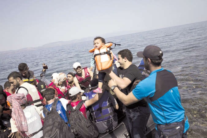 المهاجرون يصلون جزيرة ليسبوس اليونانية بعد عبور بحر ايجة من تركيا افپ 