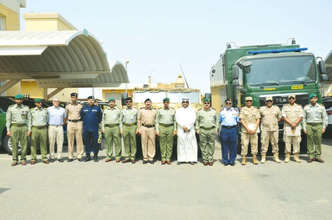 الفريق الركن م هاشم الرفاعي مع الحضور في اللقاء 