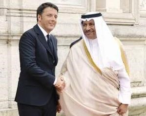 سمو رئيس الوزراء الشيخ جابر المبارك مصافحا نظيره الايطالي ماتيو رينتسي